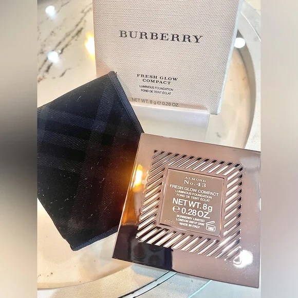 Burberry Gorgeous Compact Foundation Pressed powder NIB Fresh Glow Almond No 43 - Picture 8 of 11